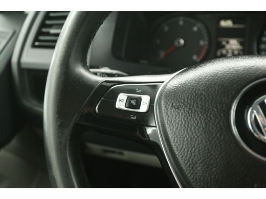 Volkswagen Transporter 2.0 TDI L2H1 Airco Cruise Carplay PDC 3 Persoons 20''LMV Trekhaak Elektrpakket ActivLease financial lease