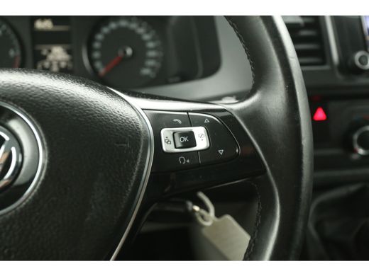 Volkswagen Transporter 2.0 TDI L2H1 Airco Cruise Carplay PDC 3 Persoons 20''LMV Trekhaak Elektrpakket ActivLease financial lease