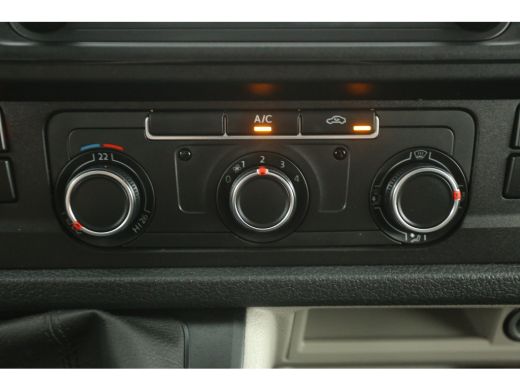 Volkswagen Transporter 2.0 TDI L2H1 Airco Cruise Carplay PDC 3 Persoons 20''LMV Trekhaak Elektrpakket ActivLease financial lease