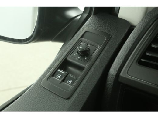 Volkswagen Transporter 2.0 TDI L2H1 Airco Cruise Carplay PDC 3 Persoons 20''LMV Trekhaak Elektrpakket ActivLease financial lease