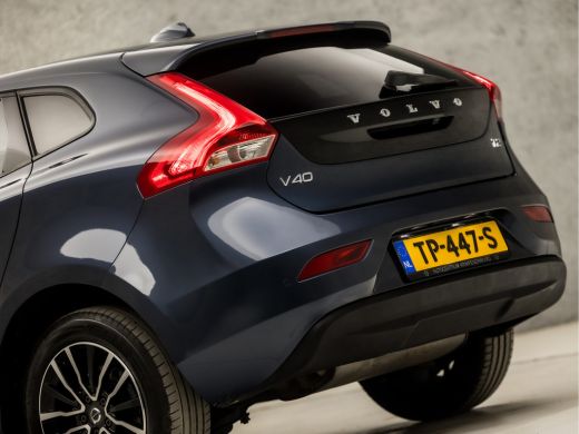 Volvo  V40 1.5 T2 Sport Automaat (PANORAMADAK, NAVIGATIE, CAMERA, GETINT GLAS, STOELVERWARMING, SPORTSTOELEN... ActivLease financial lease