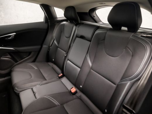 Volvo  V40 1.5 T2 Sport Automaat (PANORAMADAK, NAVIGATIE, CAMERA, GETINT GLAS, STOELVERWARMING, SPORTSTOELEN... ActivLease financial lease