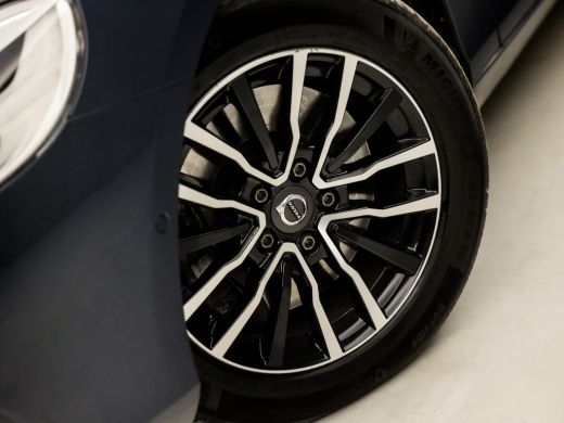 Volvo  V40 1.5 T2 Sport Automaat (PANORAMADAK, NAVIGATIE, CAMERA, GETINT GLAS, STOELVERWARMING, SPORTSTOELEN... ActivLease financial lease