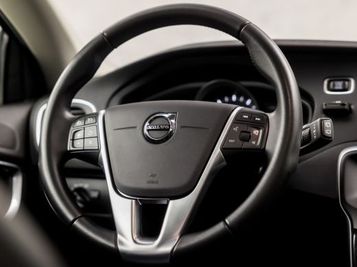 Volvo  V40 1.5 T2 Sport Automaat (PANORAMADAK, NAVIGATIE, CAMERA, GETINT GLAS, STOELVERWARMING, SPORTSTOELEN... ActivLease financial lease