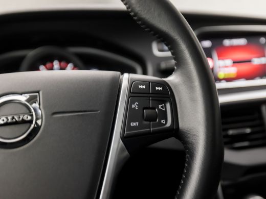 Volvo  V40 1.5 T2 Sport Automaat (PANORAMADAK, NAVIGATIE, CAMERA, GETINT GLAS, STOELVERWARMING, SPORTSTOELEN... ActivLease financial lease