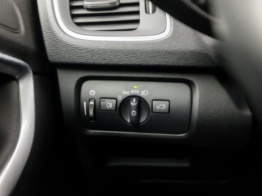 Volvo  V40 1.5 T2 Sport Automaat (PANORAMADAK, NAVIGATIE, CAMERA, GETINT GLAS, STOELVERWARMING, SPORTSTOELEN... ActivLease financial lease