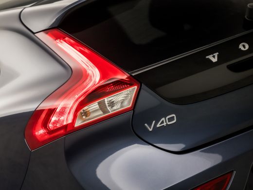 Volvo  V40 1.5 T2 Sport Automaat (PANORAMADAK, NAVIGATIE, CAMERA, GETINT GLAS, STOELVERWARMING, SPORTSTOELEN... ActivLease financial lease