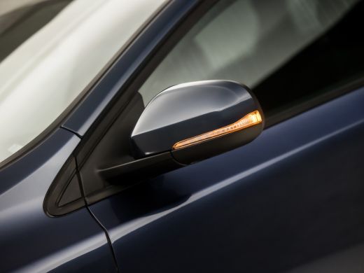 Volvo  V40 1.5 T2 Sport Automaat (PANORAMADAK, NAVIGATIE, CAMERA, GETINT GLAS, STOELVERWARMING, SPORTSTOELEN... ActivLease financial lease