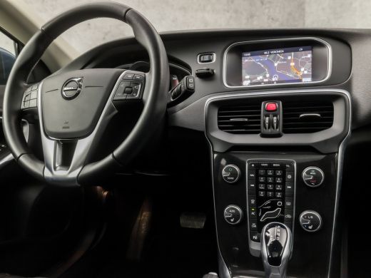 Volvo  V40 1.5 T2 Sport Automaat (PANORAMADAK, NAVIGATIE, CAMERA, GETINT GLAS, STOELVERWARMING, SPORTSTOELEN... ActivLease financial lease