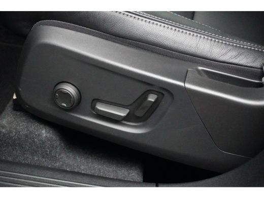 Volvo  XC40 Volvo 1.5 T5 Recharge Plus Dark | Blis | Elektrisch bedienbare stoel | Stoel + Stuurverw | Harman... ActivLease financial lease