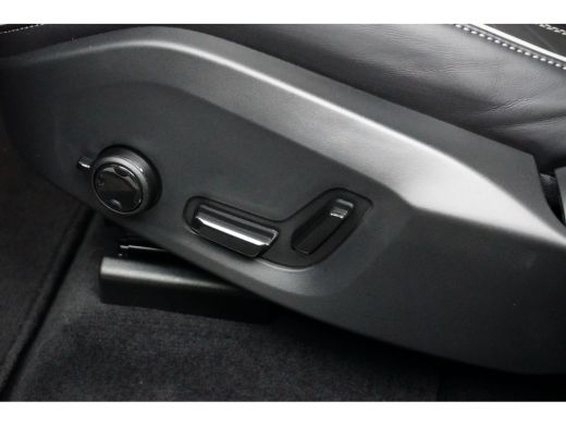Volvo  XC60 Volvo 2.0 T6 Plug-in hybrid AWD Plus Dark | Achterbank verwarmd | Cruise control adaptief met Sto... ActivLease financial lease
