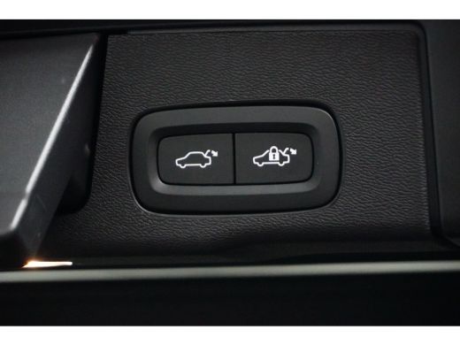 Volvo  XC60 Volvo 2.0 T6 Plug-in hybrid AWD Plus Dark | Achterbank verwarmd | Cruise control adaptief met Sto... ActivLease financial lease
