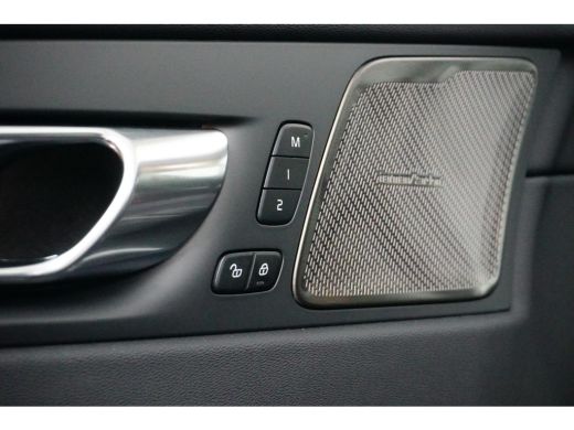 Volvo  XC60 Volvo 2.0 T6 Plug-in hybrid AWD Plus Dark | Achterbank verwarmd | Cruise control adaptief met Sto... ActivLease financial lease