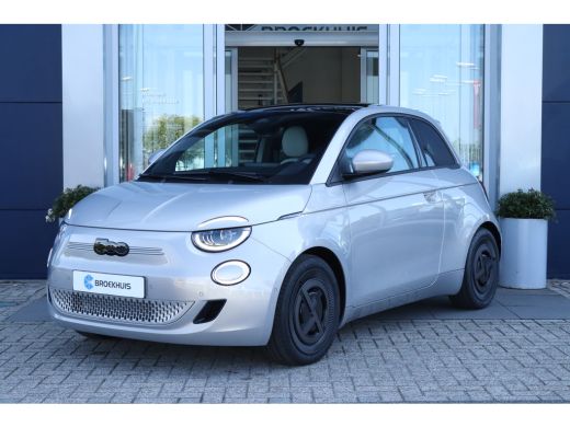 Fiat 500E Fiat Giorgio Armani Edition 42 kWh | Adaptieve Cruise | Pano | Camera | JBL Audio | Stoelverwarmi...
