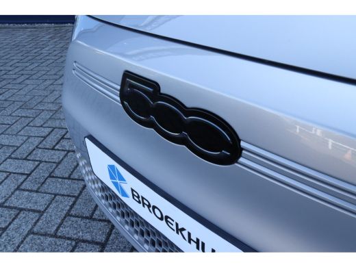 Fiat 500e Giorgio Armani Edition 42 kWh | Adaptieve Cruise | Pano | Camera | JBL Audio | Stoelverwarming | ... ActivLease financial lease