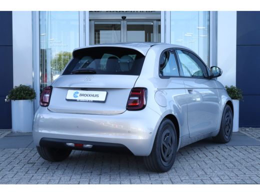 Fiat 500e Giorgio Armani Edition 42 kWh | Adaptieve Cruise | Pano | Camera | JBL Audio | Stoelverwarming | ... ActivLease financial lease