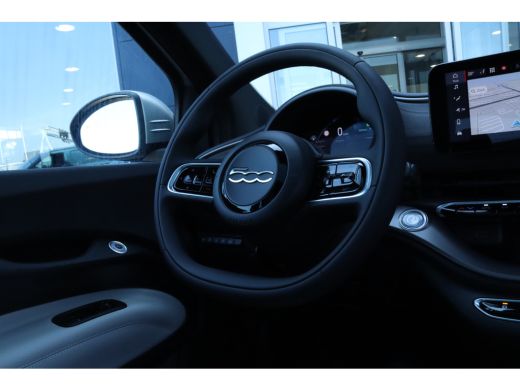 Fiat 500E Fiat Giorgio Armani Edition 42 kWh | Adaptieve Cruise | Pano | Camera | JBL Audio | Stoelverwarmi... ActivLease financial lease