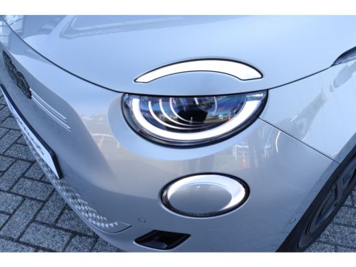 Fiat 500E Fiat Giorgio Armani Edition 42 kWh | Adaptieve Cruise | Pano | Camera | JBL Audio | Stoelverwarmi... ActivLease financial lease