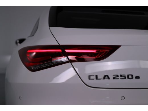 Mercedes CLA-Klasse Shooting Brake 250 e Luxury Line | Panoramadak | Led | BLIS | Stoelverwarming | Widescreen | Came... ActivLease financial lease