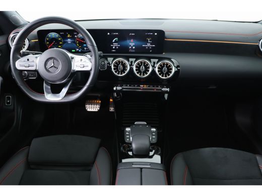 Mercedes CLA-Klasse Shooting Brake 250 e Luxury Line | Panoramadak | Led | BLIS | Stoelverwarming | Widescreen | Came... ActivLease financial lease