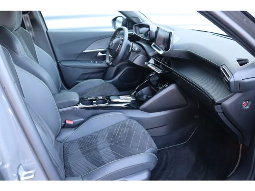 Peugeot 2008 Peugeot 1.2 PURETECH 130PK GT PACK AUTOMAAT / NAVI / LEDER / CLIMA / LED / PDC / 17" LMV / KEYLES... ActivLease financial lease