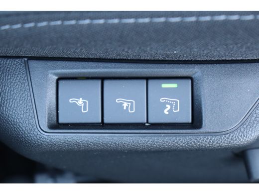 Peugeot 2008 Peugeot 1.2 PURETECH 130PK GT PACK AUTOMAAT / NAVI / LEDER / CLIMA / LED / PDC / 17" LMV / KEYLES... ActivLease financial lease