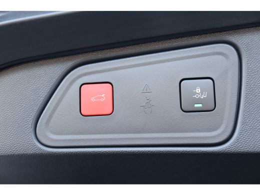 Peugeot 3008 Peugeot 1.2 PURETECH 130PK GT PACK AUTOMAAT / NAVI / LEDER / CLIMA / PDC / 19" LMV / CAMERA / BLA... ActivLease financial lease