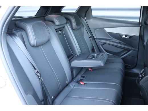 Peugeot 3008 Peugeot 1.2 PURETECH 130PK GT PACK AUTOMAAT / NAVI / LEDER / CLIMA / PDC / 19" LMV / CAMERA / BLA... ActivLease financial lease