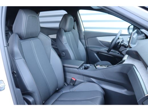 Peugeot 3008 Peugeot 1.2 PURETECH 130PK GT PACK AUTOMAAT / NAVI / LEDER / CLIMA / PDC / 19" LMV / CAMERA / BLA... ActivLease financial lease