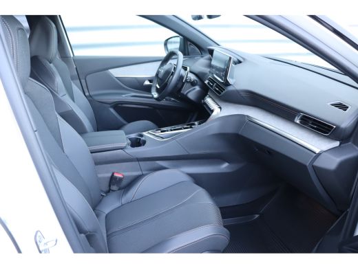 Peugeot 3008 Peugeot 1.2 PURETECH 130PK GT PACK AUTOMAAT / NAVI / LEDER / CLIMA / PDC / 19" LMV / CAMERA / BLA... ActivLease financial lease