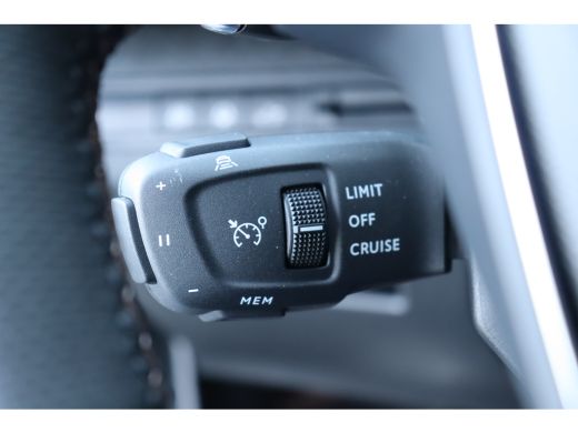 Peugeot 3008 Peugeot 1.2 PURETECH 130PK GT PACK AUTOMAAT / NAVI / LEDER / CLIMA / PDC / 19" LMV / CAMERA / BLA... ActivLease financial lease