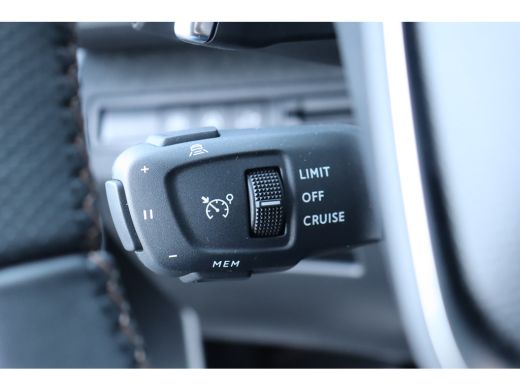 Peugeot 3008 1.2 PURETECH 130PK GT PACK AUTOMAAT / NAVI / LEDER / CLIMA / PDC / 19" LMV / CAMERA / BLACK PACK ... ActivLease financial lease