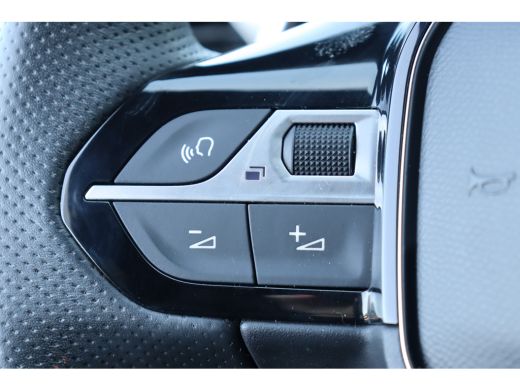 Peugeot 3008 1.2 PURETECH 130PK GT PACK AUTOMAAT / NAVI / LEDER / CLIMA / PDC / 19" LMV / CAMERA / BLACK PACK ... ActivLease financial lease