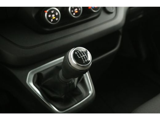 Renault Trafic 2.0 dCi T30 L2H1 Airco Cruise Carplay Parkeersensoren 3 Persoons Elektrpakket ActivLease financial lease