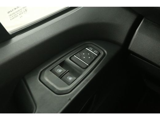 Renault Trafic 2.0 dCi T30 L2H1 Airco Cruise Carplay Parkeersensoren 3 Persoons Elektrpakket ActivLease financial lease