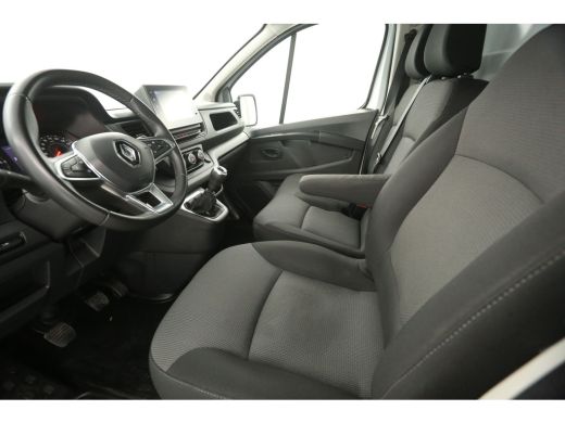Renault Trafic 2.0 dCi T30 L2H1 Airco Cruise Carplay Parkeersensoren 3 Persoons Elektrpakket ActivLease financial lease