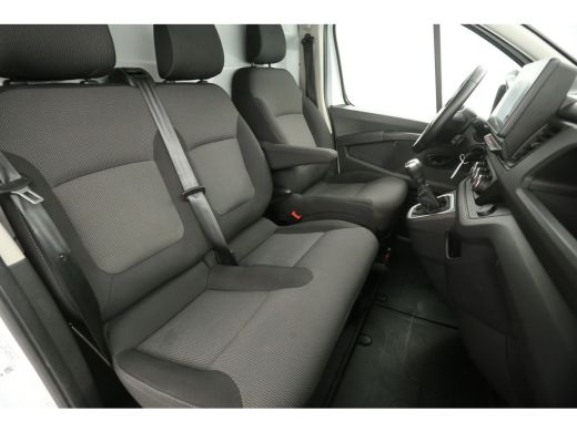 Renault Trafic 2.0 dCi T30 L2H1 Airco Cruise Carplay Parkeersensoren 3 Persoons Elektrpakket ActivLease financial lease