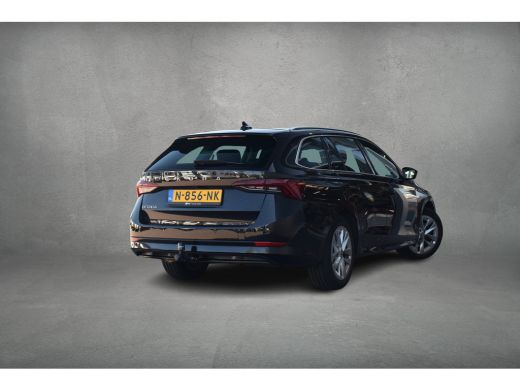 Skoda Octavia Combi 1.5 TSI First Edition | Trekhaak | CarPlay | Stoelverw. | Camera ActivLease financial lease