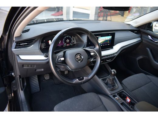 Skoda Octavia Combi 1.5 TSI First Edition | Trekhaak | CarPlay | Stoelverw. | Camera ActivLease financial lease