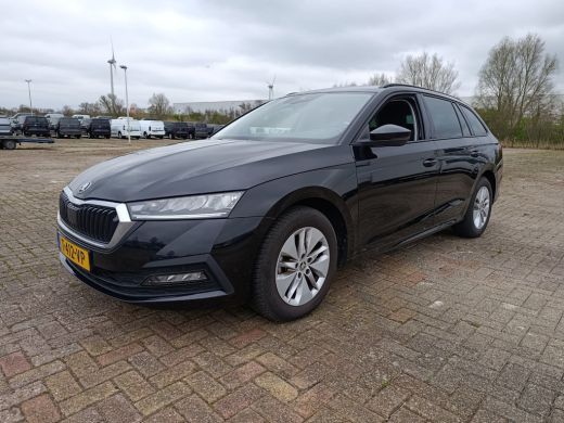 Skoda Octavia Combi Skoda 1.0 e-TSI Business Edition | Trekhaak | LED | Cruise | PDC V+A | Elek. Achterklep | C... ActivLease financial lease