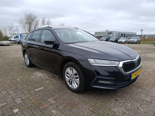 Skoda Octavia Combi Skoda 1.0 e-TSI Business Edition | Trekhaak | LED | Cruise | PDC V+A | Elek. Achterklep | C... ActivLease financial lease