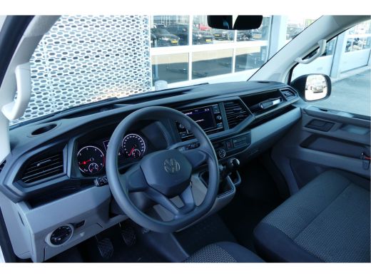 Volkswagen Transporter | 6 persoons | Dubbele Cabine | Comfort line | Navi By App | Trekhaak | App Connect . ActivLease financial lease