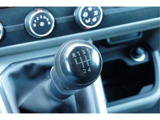 Volkswagen Transporter | 6 persoons | Dubbele Cabine | Comfort line | Navi By App | Trekhaak | App Connect . ActivLease financial lease