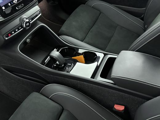 Volvo  XC40 Recharge Twin Ultimate 78 kWh | 408pk | Trekhaak | Pixel LED lampen | PDC + Camera | Stoel - Stuu... ActivLease financial lease