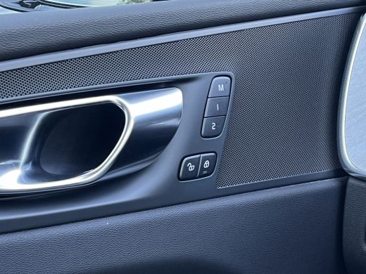 Volvo  XC60 Volvo 2.0 T8 Plug-in hybrid AWD Inscription | Trekhaak | HUD | Memory | Harman Kardon | ActivLease financial lease