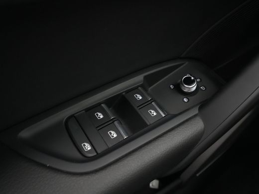 Audi Q5 50 TFSI e S edition Quattro S Line B&O Luchtvering Panoramadak Stoelmassage Camera ActivLease financial lease