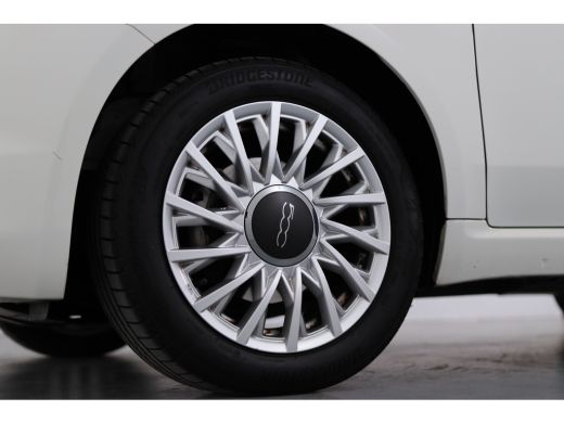 Fiat 500 1.0 Hybrid Cult | Navigatie | Airco | Cruise Control | Parkeersensoren | Lichtmetalen velgen | De... ActivLease financial lease