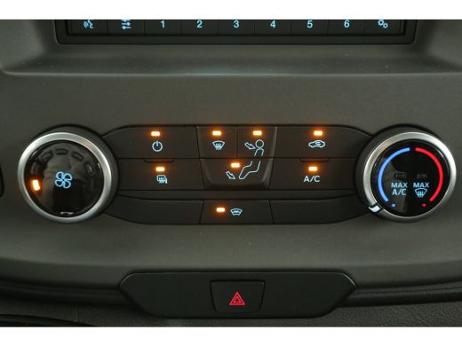 Ford Transit Custom 320 2.0 TDCI L1H1 Airco Cruise Trekhaak Parkeersensoren 3 Persoons Elektrpakket ActivLease financial lease