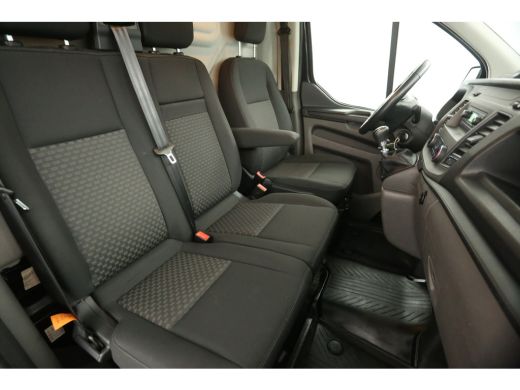 Ford Transit Custom 320 2.0 TDCI L1H1 Airco Cruise Trekhaak Parkeersensoren 3 Persoons Elektrpakket ActivLease financial lease