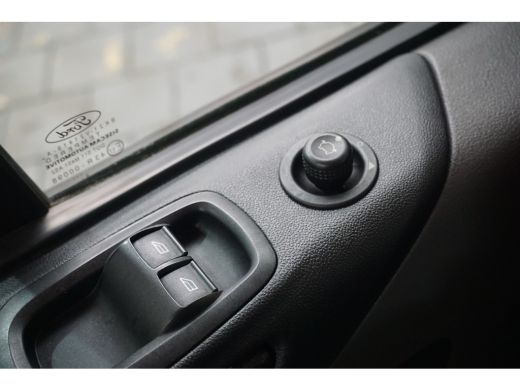 Ford Transit Custom Ford 300 2.0 TDCI L2H1 Trend Automaat | 2 zitplaatsen rechtsvoor | Achteruitrijcamera | Airco ActivLease financial lease
